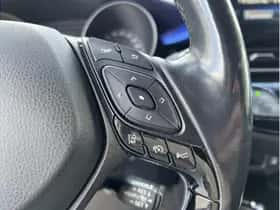 Toyota C-HR (2017) thumbnail 23