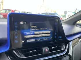 Toyota C-HR (2017) thumbnail 26