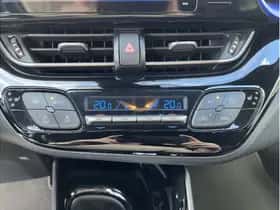 Toyota C-HR (2017) thumbnail 29