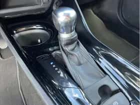 Toyota C-HR (2017) thumbnail 30