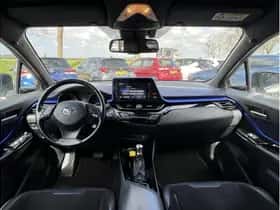 Toyota C-HR (2017) thumbnail 4