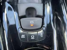 Toyota C-HR (2017) thumbnail 31