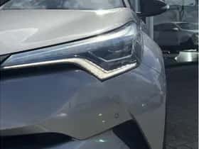 Toyota C-HR (2017) thumbnail 7