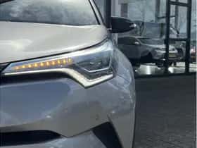 Toyota C-HR (2017) thumbnail 8