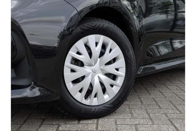 Toyota Yaris (2024) thumbnail 2