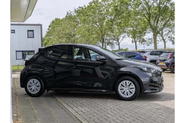 Toyota Yaris (2024) thumbnail 4