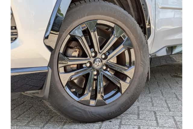 Toyota RAV4 (2019) thumbnail 2