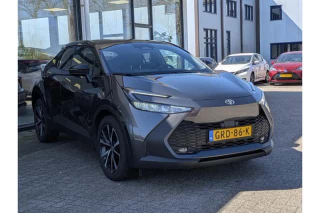 Toyota C-HR (2024) thumbnail 5