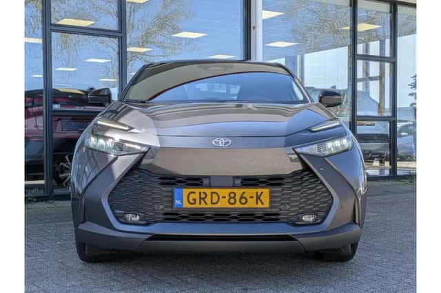 Toyota C-HR (2024) thumbnail 6