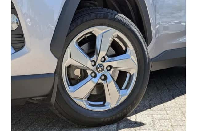 Toyota RAV4 (2019) thumbnail 2