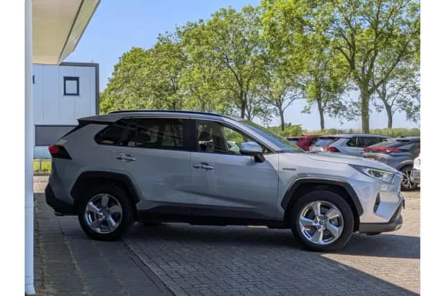 Toyota RAV4 (2019) thumbnail 4