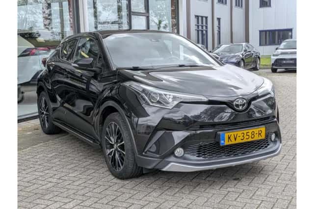 Toyota C-HR (2016) thumbnail 5