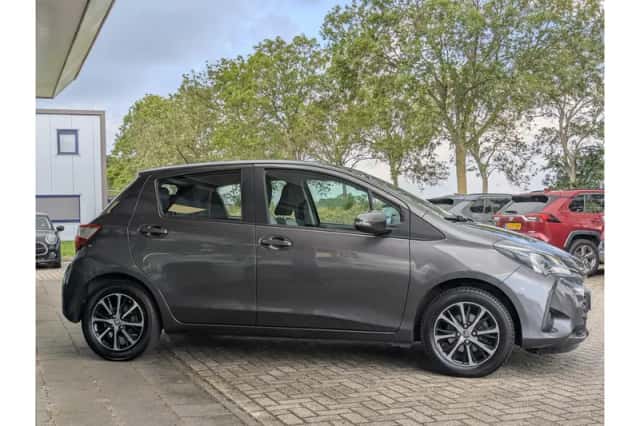 Toyota Yaris (2019) thumbnail 4