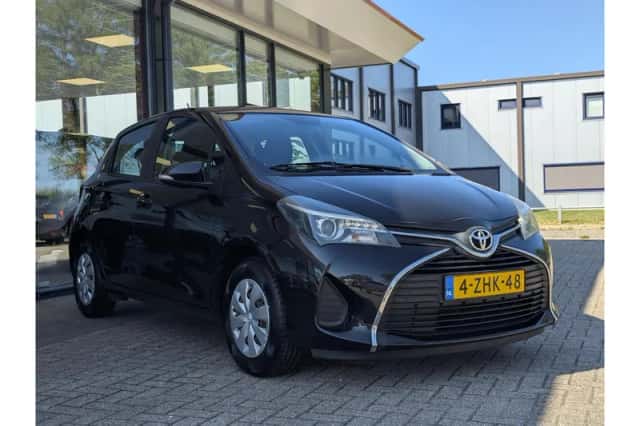Toyota Yaris (2015) thumbnail 5