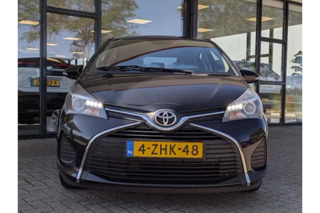 Toyota Yaris (2015) thumbnail 6
