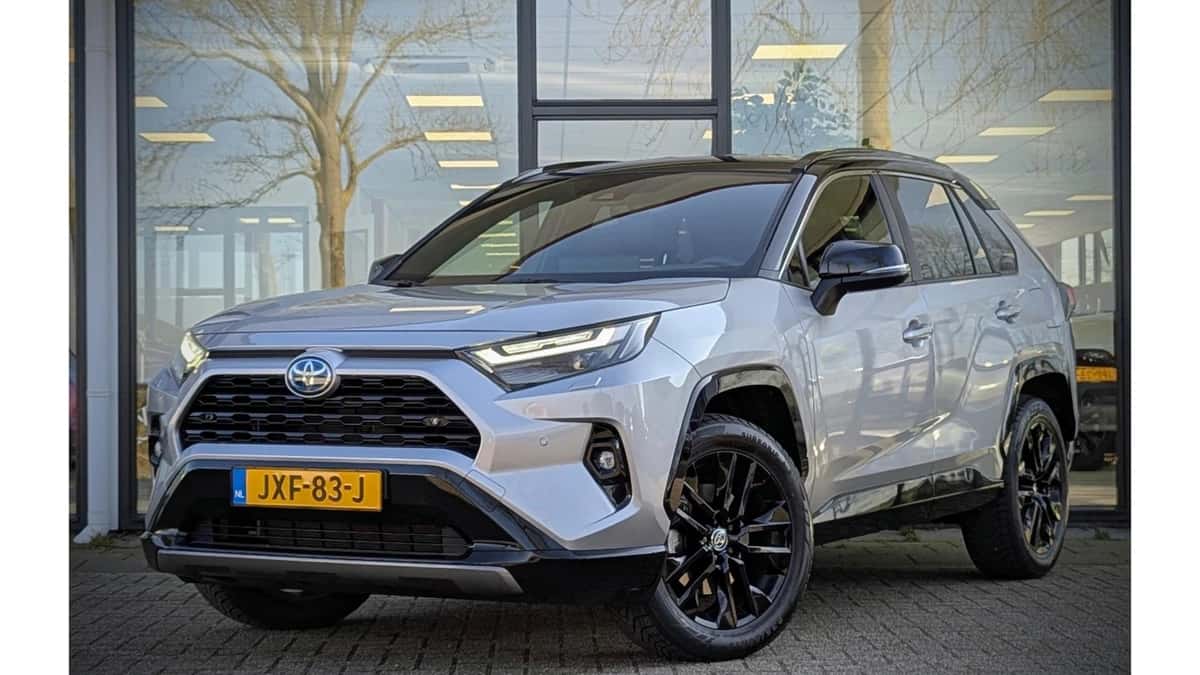 Toyota RAV4 (2024) — foto 1