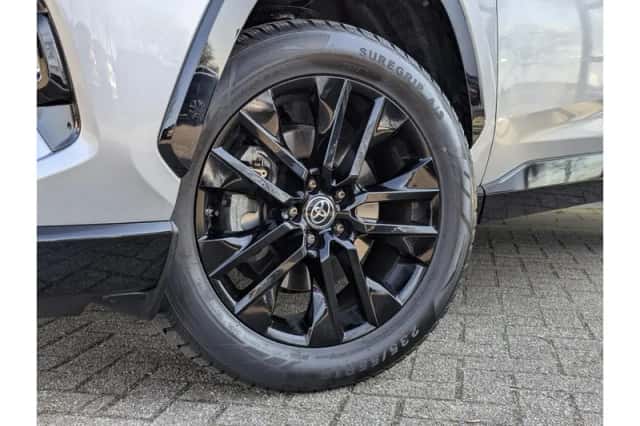 Toyota RAV4 (2024) thumbnail 2