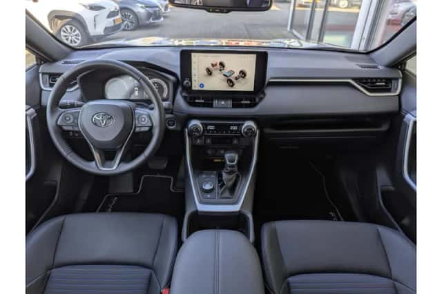 Toyota RAV4 (2024) thumbnail 3