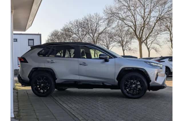 Toyota RAV4 (2024) thumbnail 4