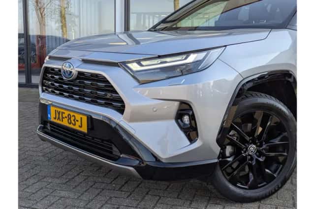 Toyota RAV4 (2024) thumbnail 5