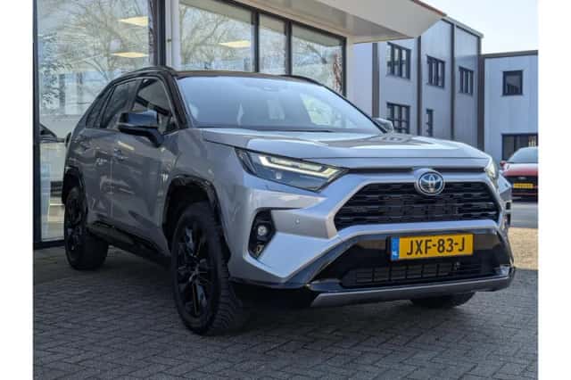 Toyota RAV4 (2024) thumbnail 6