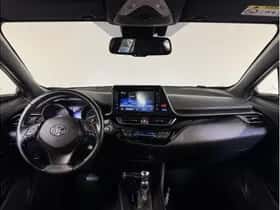 Toyota C-HR (2018) thumbnail 2