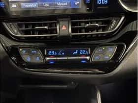 Toyota C-HR (2018) thumbnail 17