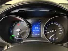Toyota C-HR (2018) thumbnail 28