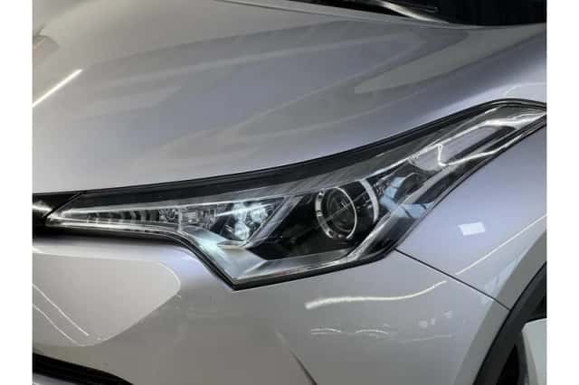 Toyota C-HR (2018) thumbnail 5