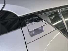 Toyota C-HR (2018) thumbnail 6