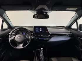 Toyota C-HR (2023) thumbnail 2