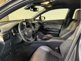 Toyota C-HR (2023) thumbnail 13