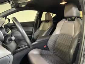 Toyota C-HR (2023) thumbnail 14