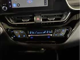 Toyota C-HR (2023) thumbnail 18
