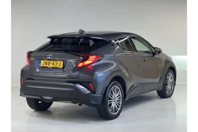 Toyota C-HR (2023) thumbnail 3