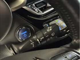 Toyota C-HR (2023) thumbnail 23