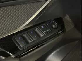 Toyota C-HR (2023) thumbnail 25