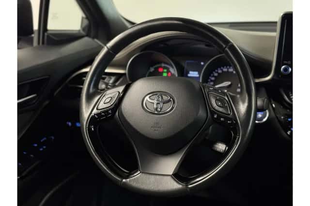 Toyota C-HR (2023) thumbnail 4