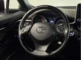 Toyota C-HR (2023) thumbnail 4