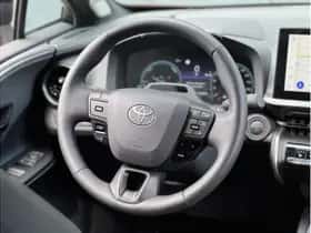 Toyota C-HR (2025) thumbnail 4