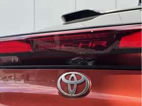 Toyota C-HR (2025) thumbnail 8
