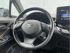 Toyota C-HR (2017) thumbnail 13