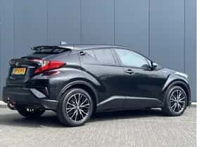 Toyota C-HR (2017) thumbnail 3