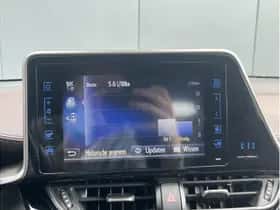 Toyota C-HR (2017) thumbnail 22