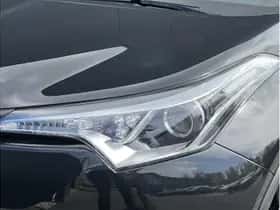 Toyota C-HR (2017) thumbnail 5