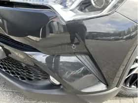 Toyota C-HR (2017) thumbnail 6