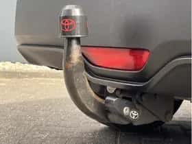 Toyota C-HR (2017) thumbnail 9
