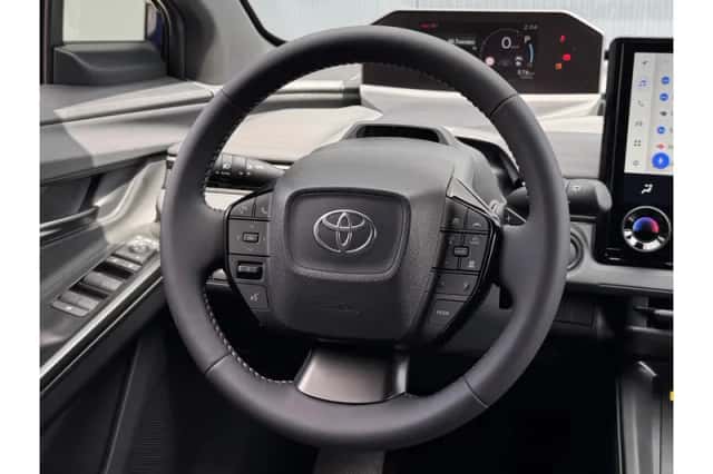 Toyota bZ4X (2026) thumbnail 4