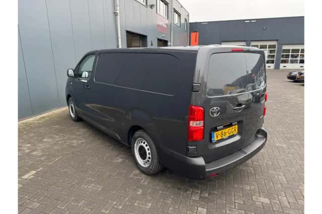 Toyota Proace (2025) thumbnail 3