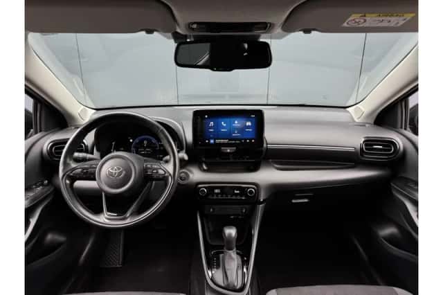 Toyota Yaris (2024) thumbnail 2